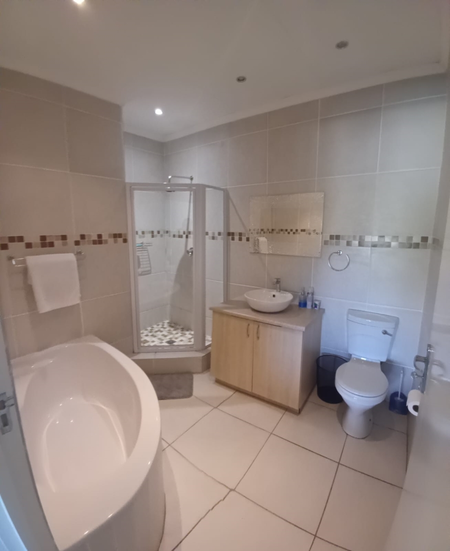 6 Bedroom Property for Sale in Paradise Beach Eastern Cape